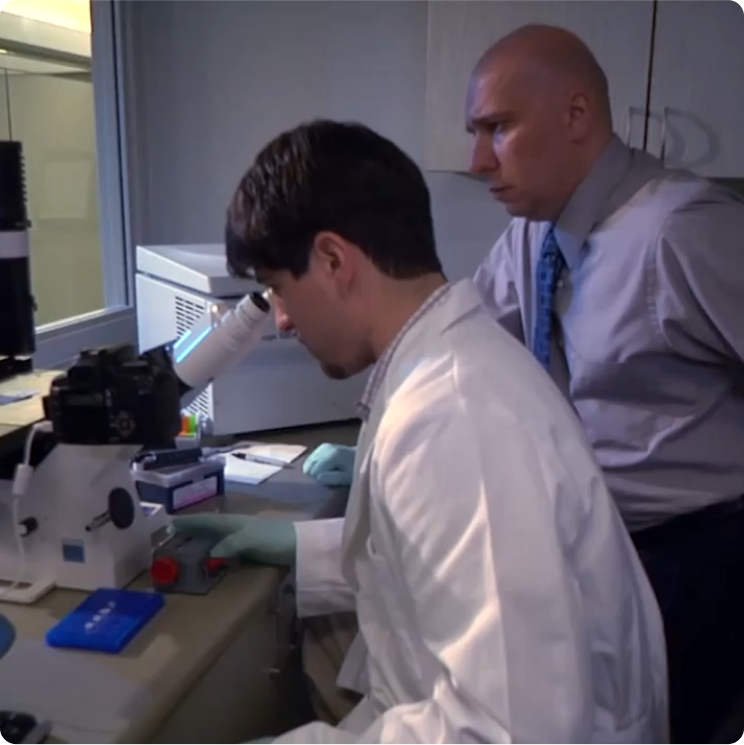 Dois cientistas da Hill's Pet Nutrition